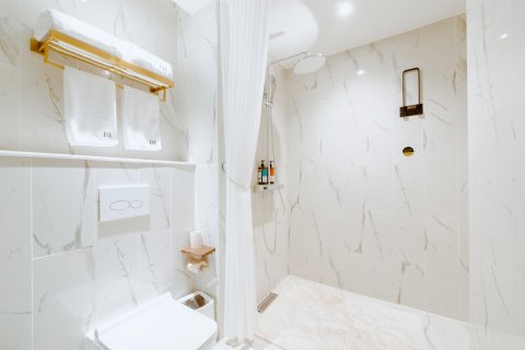 雅格欢聚酒店(宜昌滨江公园CBD购物中心店)