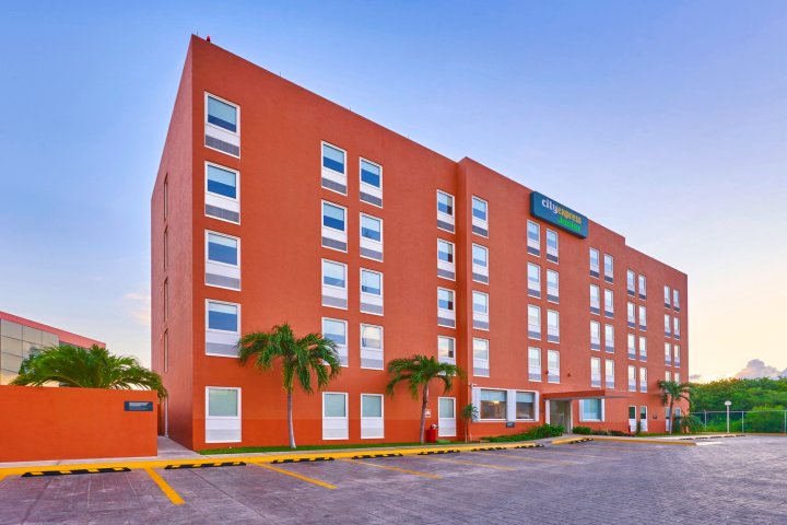 坎昆万豪城市快捷青年酒店(City Express Junior by Marriott Cancun)