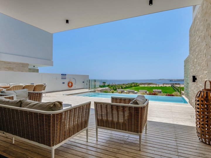 Sanders Konnos Bay Aphrodite - Exquisite 6-Bedroom Villa on the Beach Front