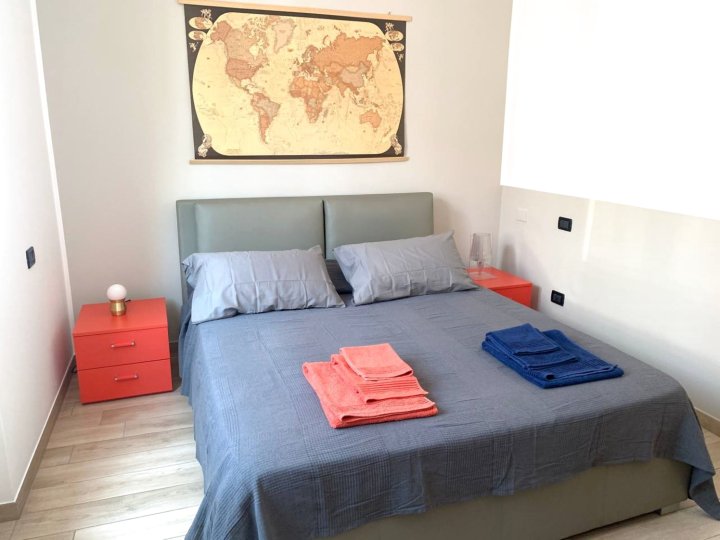 Arty & Colourful Flat Close to Campus Bocconi