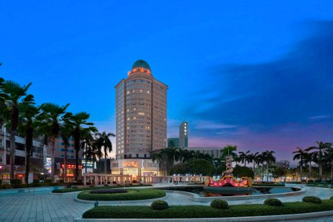 红云酒店(北流汽车总站万达广场店)