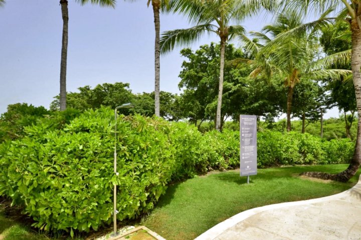 Spacious and Fully-Equiped Apartment with Golf Course View in Exclusive Beach Resort