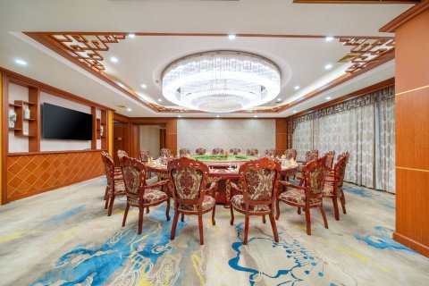 红云酒店(北流汽车总站万达广场店)