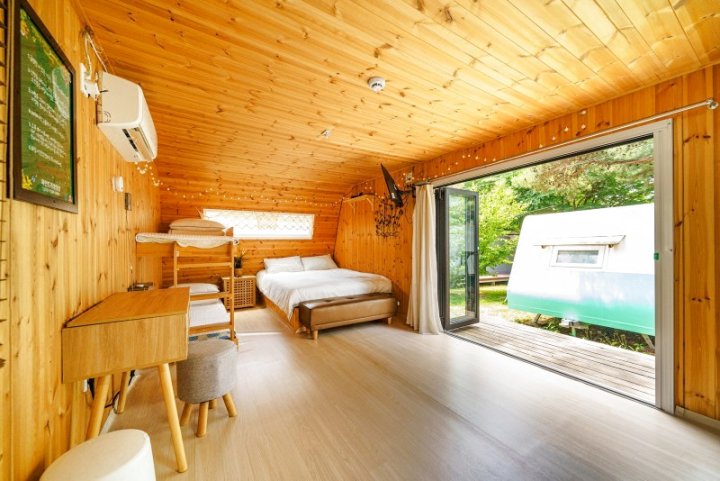 抱川松树露营帐篷度假屋(Pocheon Pine Tree Glamping Poolvilla)