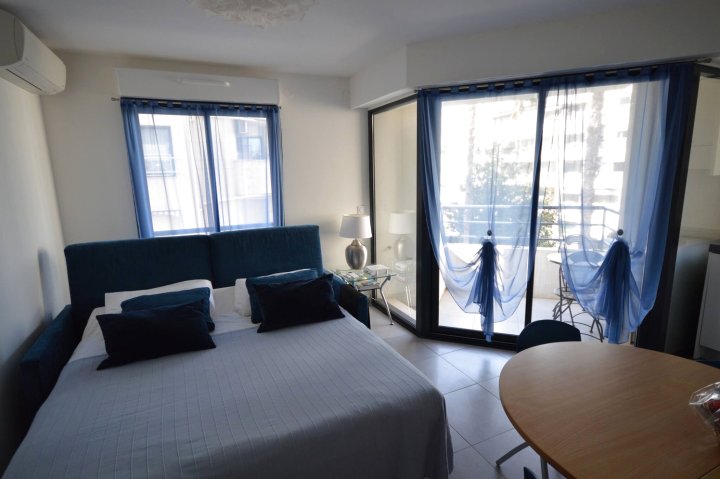 Next to Rue d'Antibes - 2 Br in a Modern Residence