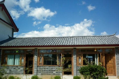 登巴雪山国际青年客栈