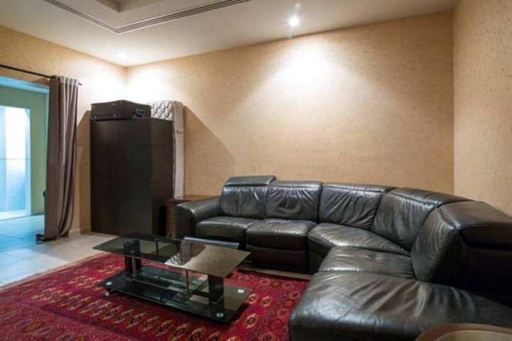 Single Private Room near Mina Seyahi Station(Single Private Room near Mina Seyahi Station)