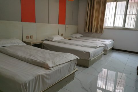 贵安商务宾馆(嘉祥一中萌山校区唐宁街店)