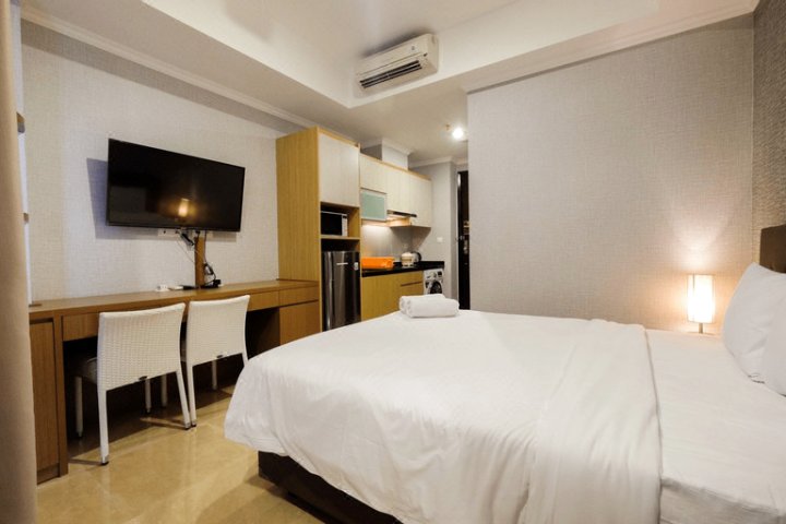 Luxurious Studio at Menteng Park Apartment by Travelio