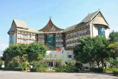 西盟龙潭大酒店