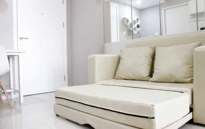 Luxurious 1BR Apartment @ Parahyangan Residence By Travelio