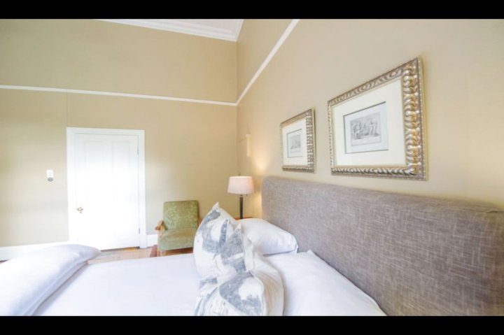 普利托里亚可爱的寄宿屋豪华客房配早餐(Luxurious Room with Breakfast in Lovely Guesthouse in Pretoria)