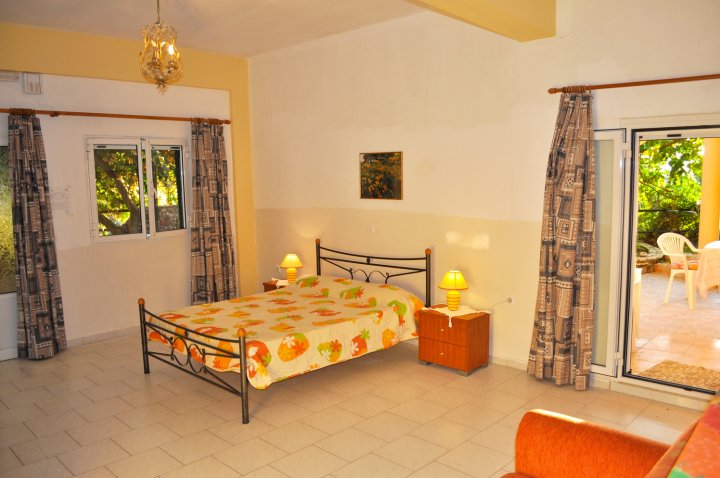 Studio Apartment Tonia with Sea View and Garden - Pelekas Beach, Corfu