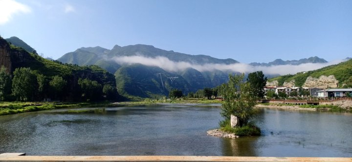 上坡上街小院民宿(百里峡大道分店)