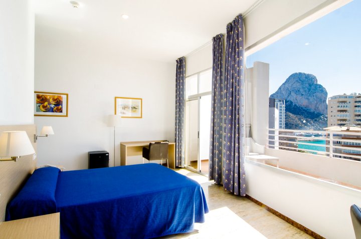 Lovely Port Europa 1 Bedroom Apartment Sleeps 3 XL Sea View Apartment Num7807
