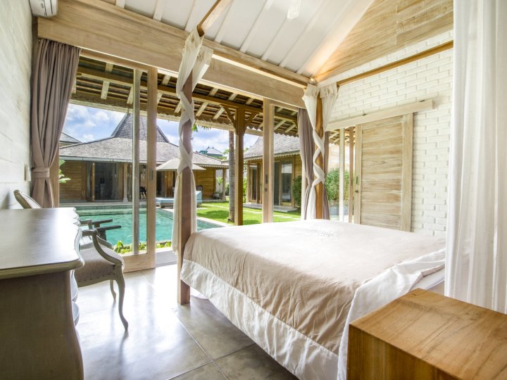 Peaceful Affordable 3 Bedrooms Private Pool Villa Near Seminyak