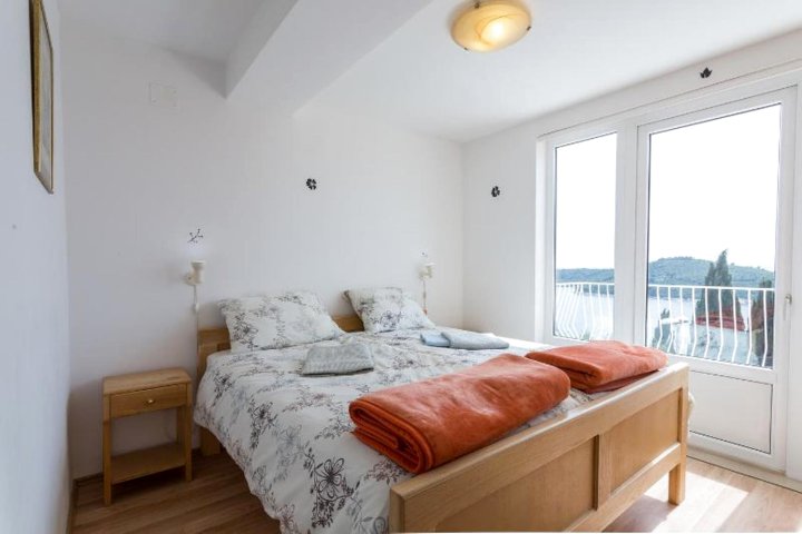 Charming Studio Apartment with Beautiful Panoramic Sea View.