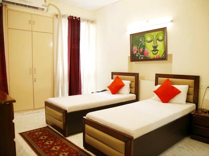 Maplewood Guest House, Neeti Bagh, New Delhiit is a Boutiqu Guest House - Room 8