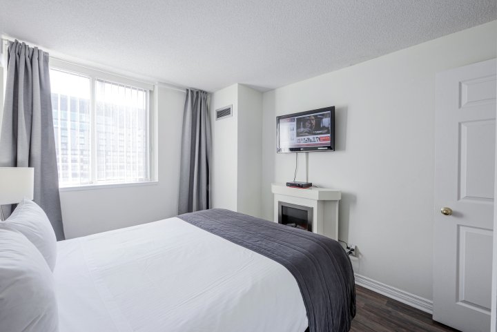 Spacious Furnished Apartment - Sleeps 4. with Walkout Balcony, Parking Available