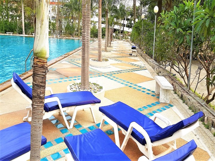 1 Bedroom Apartment at View Talay 5