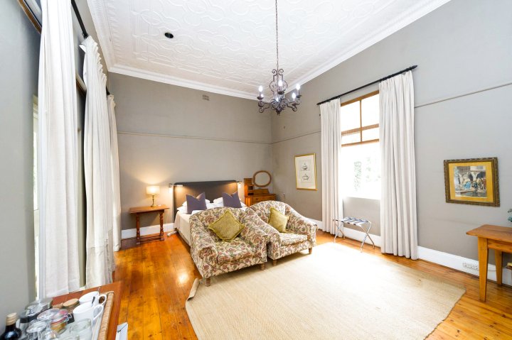 Lovely Spacious room with Breakfast on one of our top picks in Pretoria