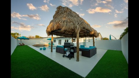 Maggie Home in Kendall - Pool and Tiki Bar