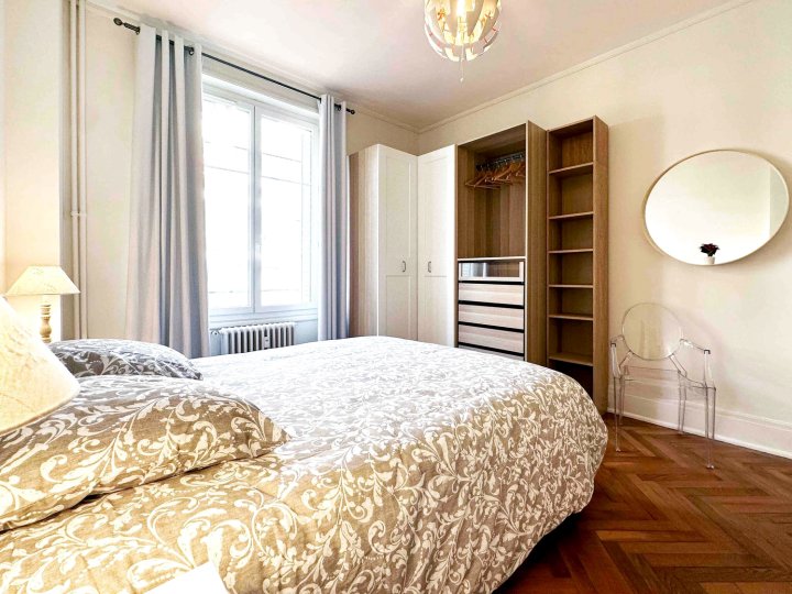 Room in Apartment - Facing the Parc Tete D or Lyon 6