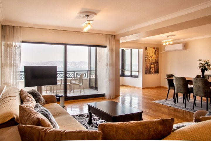 Izmir Karsiyaka的宽敞海景公寓(Spacious Flat with Sea View in Zmir Karsiyaka)