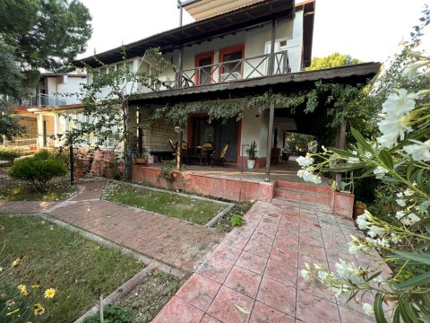 在伊兹密尔的别致别墅带露台和屋顶(Chic Villa with Terrace and Rooftop in Izmir)
