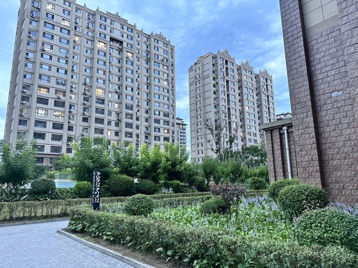 大学网红墙上海城大三居公寓(公园路分店)