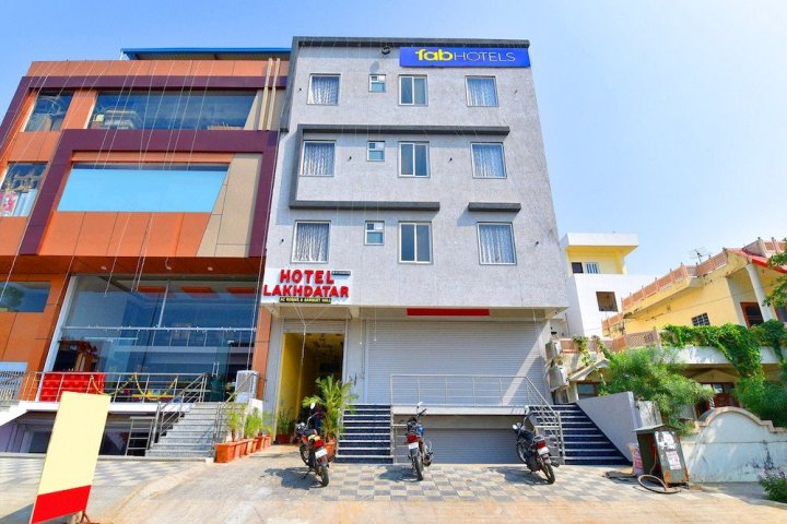 FabHotel Lakhdatar