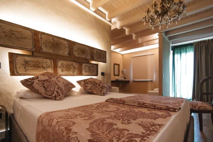 利亚诺农业度假村 - 带水疗浴缸的豪华套房(Leano Agriresort - Deluxe Suite with Spa Bath)
