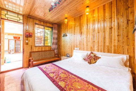 云水谣满芬木房客栈