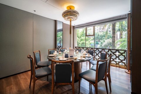 深圳罗湖口岸万象城亚朵酒店