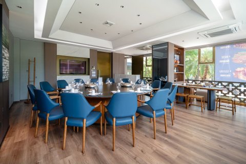 深圳罗湖口岸万象城亚朵酒店