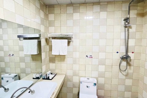 共和高原红酒店