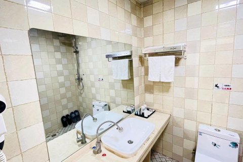 共和高原红酒店