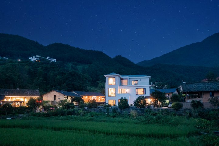 宜春花地·贰号院轻奢温泉民宿villa(明月山温泉度假村店)