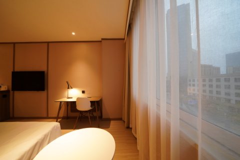 汉庭酒店(长兴东鱼坊步行街店)