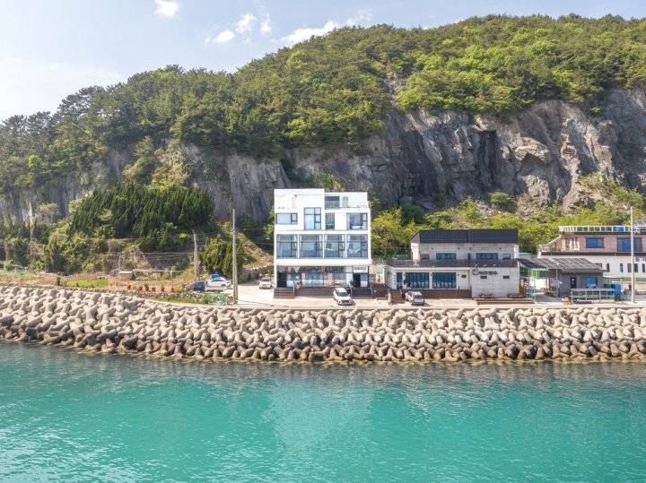 Namhae Red Wave Pension