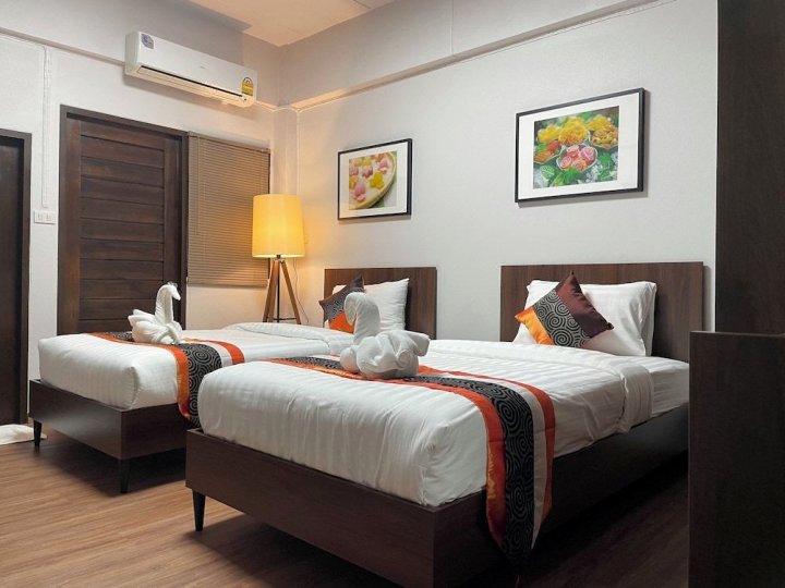 The Bedrooms Maeklong Service Apartment