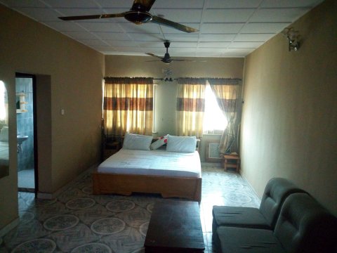 德劳伦斯苑和阿贝奥库塔套房酒店(De Lawrence Court and Suites Abeokuta)