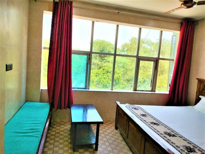 沙米姆公寓，靠近尼扎穆丁达尔加(Shamim Residency Near Nizamuddin Dargah)