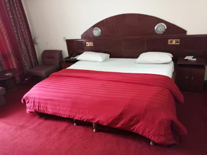 Premier Hotel- Executive Suite