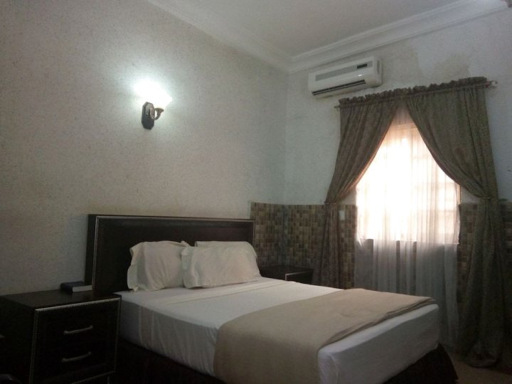 里拉穆阿姆城堡酒店(Rila Muam Castle Hotel)