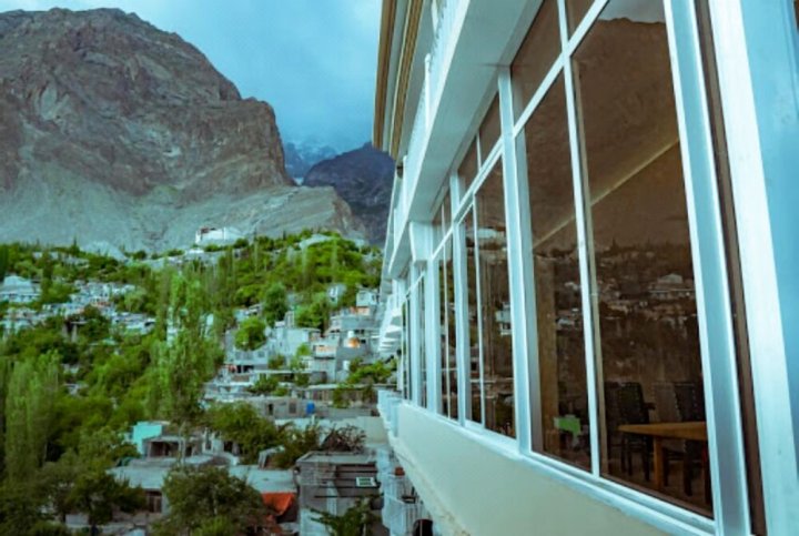 Hilltop Hotel Hunza