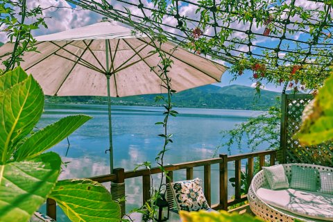 大理双廊半岛了了族亲水客栈