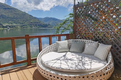 大理双廊半岛了了族亲水客栈