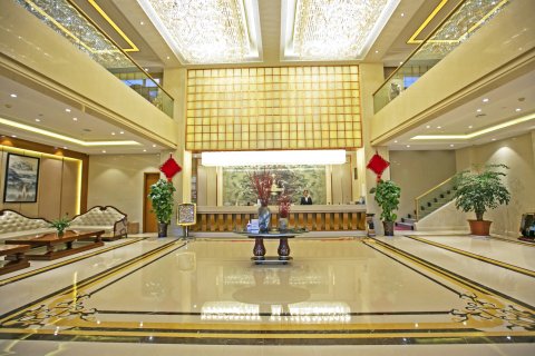 澜沧华峰大酒店