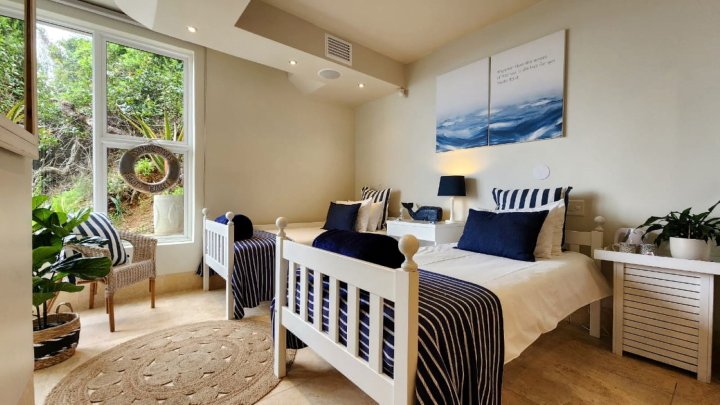 位于南非赫罗尔兹湾，带有迷人海景的舒适房间(Cozy Room with Stunning Ocean View in Herolds Bay, South Africa)